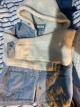 Chaqueta vaquera Pull&Bear con borrego Talla M-L