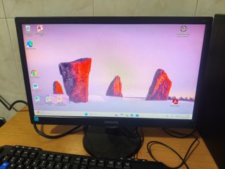 PC Lenovo Core i5 16GB RAM SSD W11 Monitor