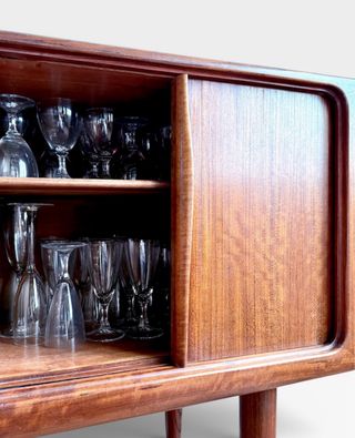 VENDIDO Aparador danés teca Hos Wulff 60