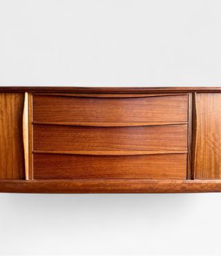 VENDIDO Aparador danés teca Hos Wulff 60