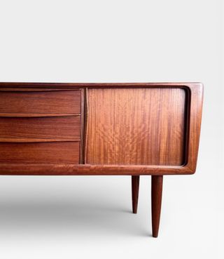 VENDIDO Aparador danés teca Hos Wulff 60