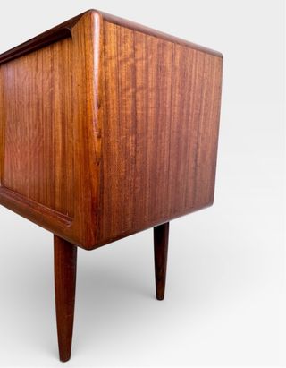 VENDIDO Aparador danés teca Hos Wulff 60