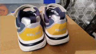 Zapatillas niño beige y amarillo