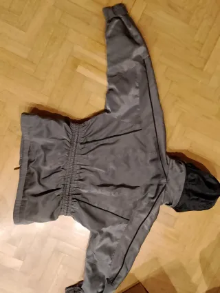 Parka de nieve gris y negra