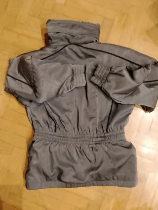 Parka de nieve gris y negra