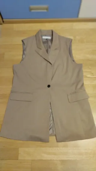 Americana sin mangas beige