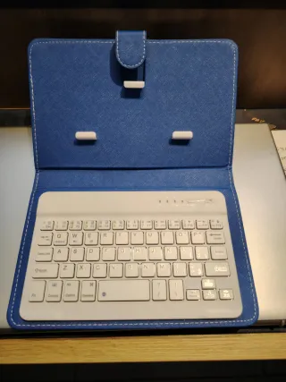 Tastiera Bluetooth con custodia blu