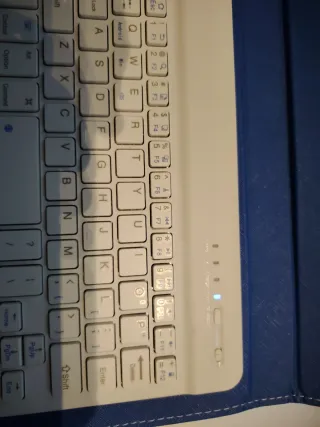 Tastiera Bluetooth con custodia blu