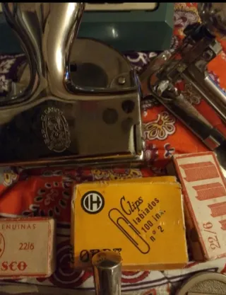 Lote Antigüedades: Calculadora, Sellos