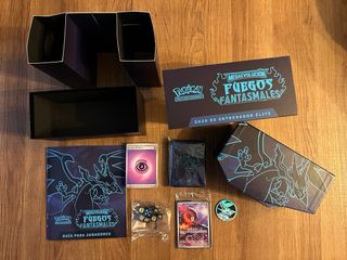 ETB Pokémon Fuegos Fantasmales sin sobres