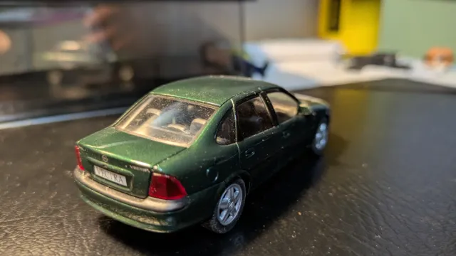 Opel Vectra 1:43