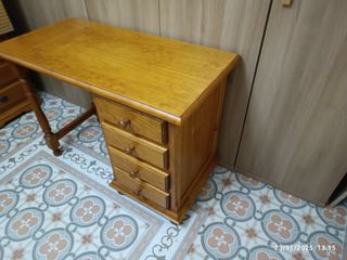 Escritorio pino 4 cajones