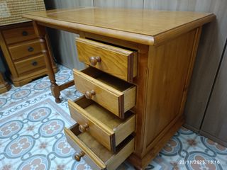 Escritorio pino 4 cajones