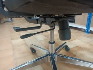 Silla de oficina ergonómica negra