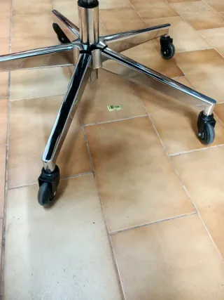 Silla de oficina ergonómica negra