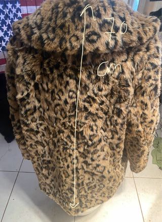 Abrigo H&M pelo sintético leopardo