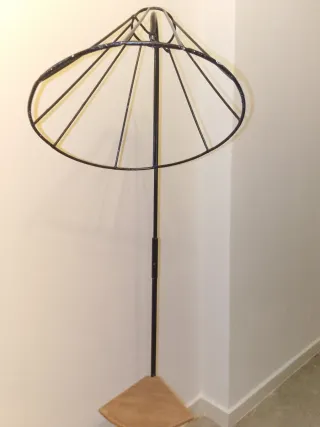 Lámpara de pie antigua metal y madera