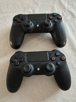PS4 (PlayStation 4) Negra + 2 Mandos