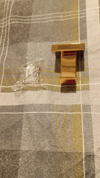 Gancho perchero pared dorado metal