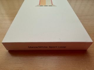 Apple Watch 41mm. Maize/White Sport Loop