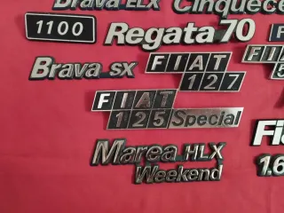 Lotto di 22 fregi Fiat x auto vintage e d'epoca