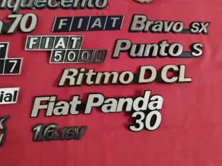 Lotto di 22 fregi Fiat x auto vintage e d'epoca