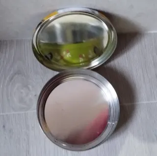 Caja vintage latón decorada con flores (vacía).