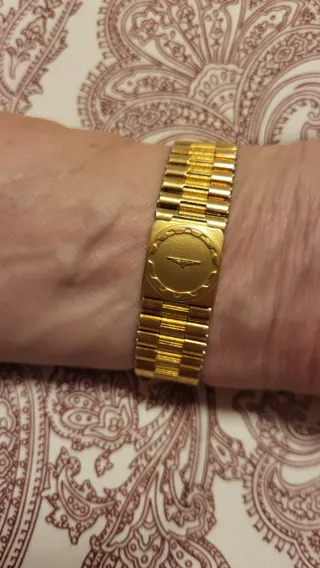 Reloj Longines Conquest chapado en oro.