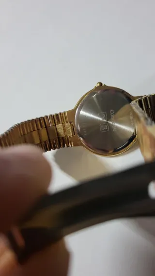 Reloj Longines Conquest chapado en oro.