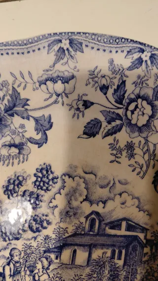 Piatto antico decorato blu e bianco
