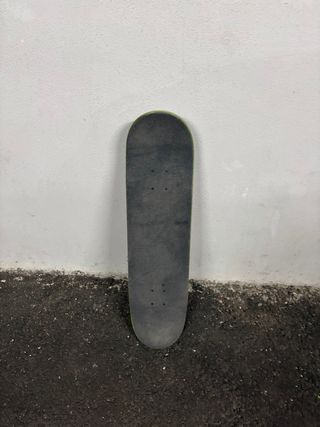 Skate Globe con diseño de rayas