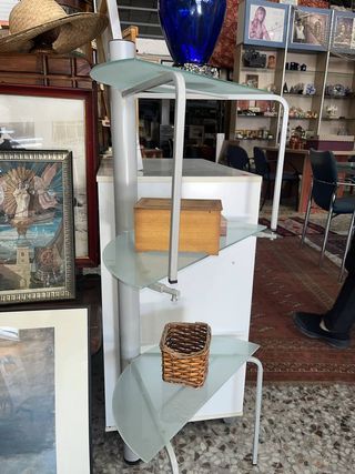 ESTANTERÍA METÁLICA