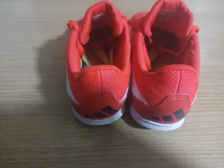 Botas fútbol sala niño Adidas rojas talla 33