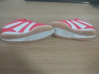 Botas fútbol sala niño Adidas rojas talla 33