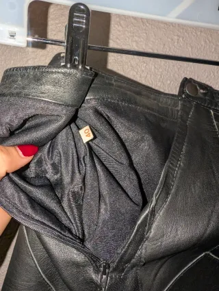 Falda de cuero negra patchwork. Cuero real.