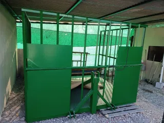 Plataforma metálica verde