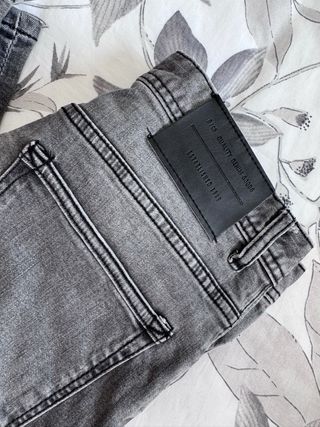 Pantalón vaquero gris