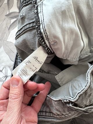 Pantalón vaquero gris