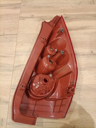 Luz de freno trasera izquierda Mazda 5 (2007)