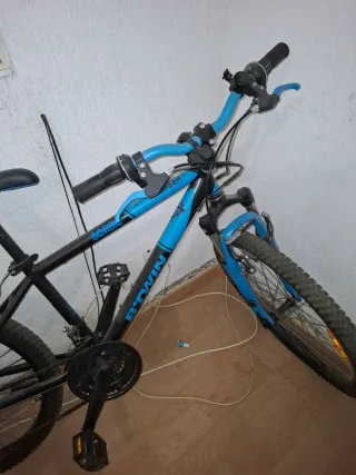 Bicicleta Btwin montaña azul