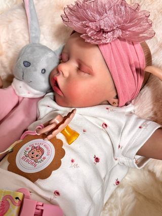 Bebé Reborn realista con chupete