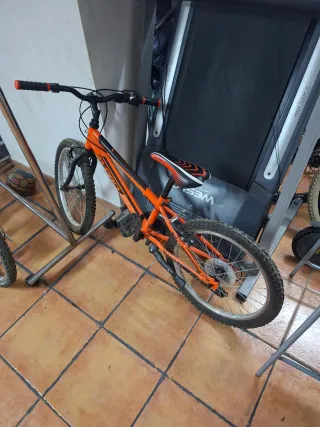 Bicicleta infantil naranja
