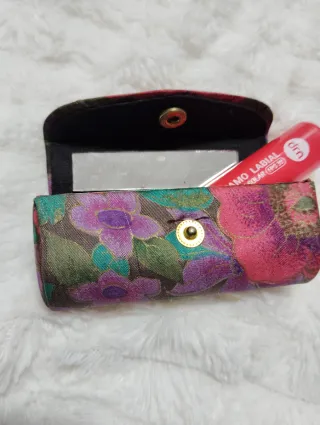 Porta pintalabios floral con espejo