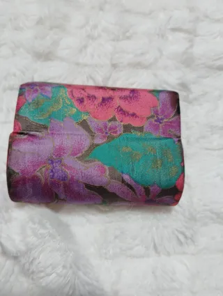 Porta pintalabios floral con espejo