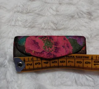 Porta pintalabios floral con espejo