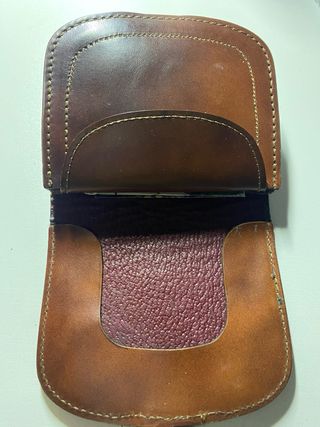 Cartera de cuero marrón