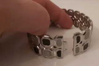 Pulsera de acero con diseño hexagonal. Bisuteria.