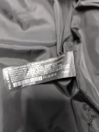 Cazadora efecto piel negra Pull&Bear