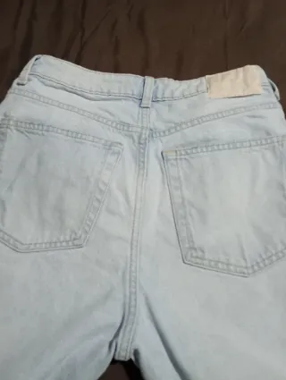 Pantalón vaquero claro Bershka Mom Talla 36