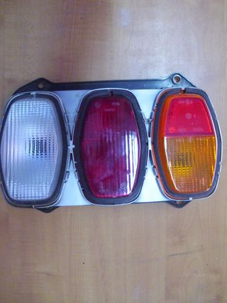 PILOTO TRASERO DCHO SEAT 128 NUEVO